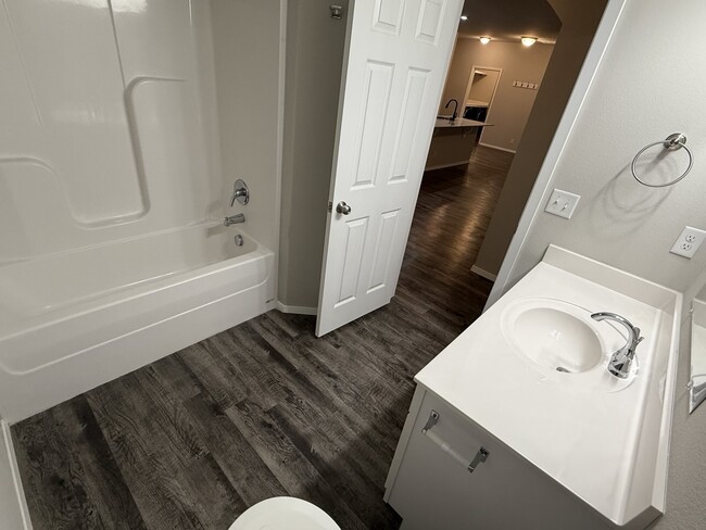 Building Photo - 1232 E Toledo St