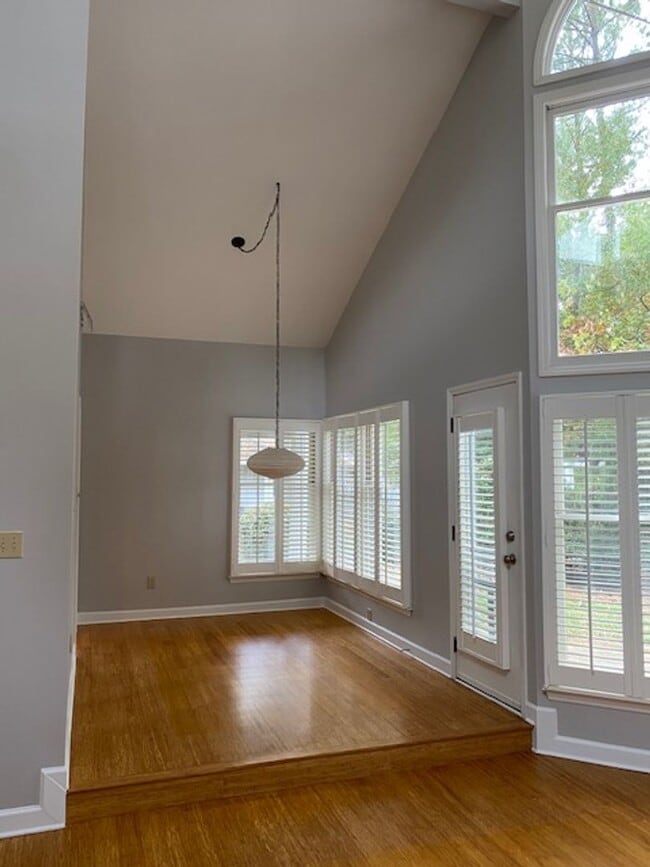 Building Photo - Popular Kirkwood Neighborhood!  3 bed, 2 bath, One Level Living!!