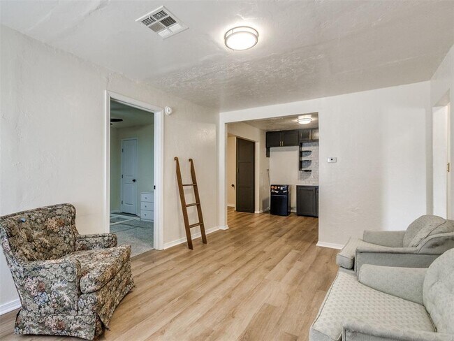 Building Photo - 6114 Jacks Ave