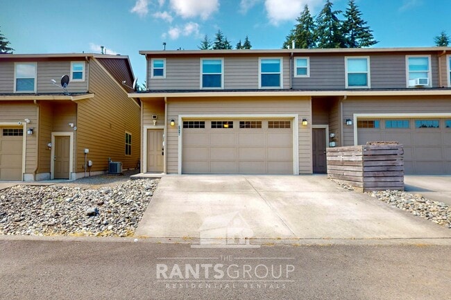 Building Photo - Beautifully upgraded townhome in a quiet L...