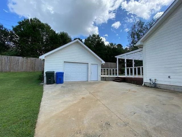 Building Photo - Available now FOR RENT in Dothan, AL!!