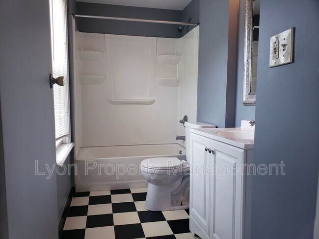 Building Photo - 276 Hunt St