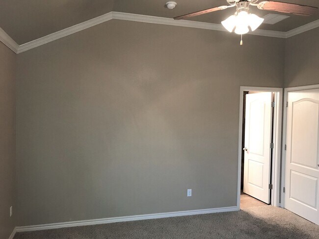 Building Photo - 2 Bedroom | 2 Bath  Located off Clear Creek Road in Killeen.