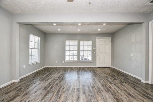 Building Photo - 8308 John St