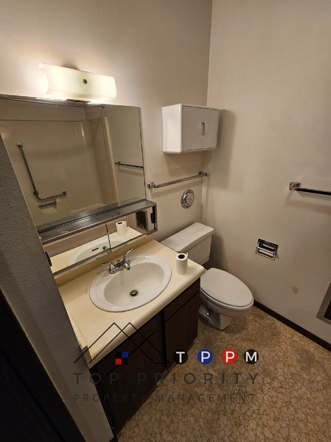 Building Photo - 1 Bedroom | 1 Bathroom Unit in Dysart Avai...