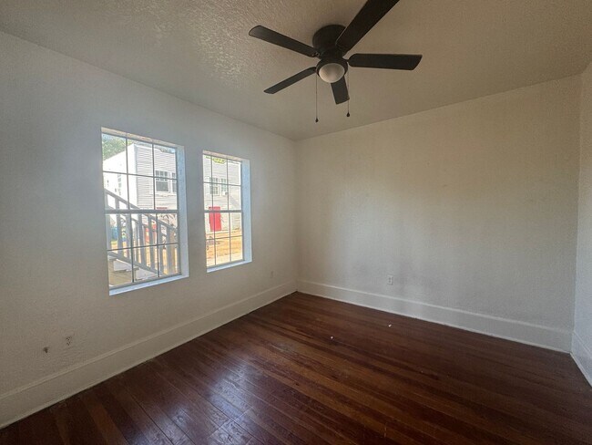 Building Photo - Old World Charm & Close to Downtown