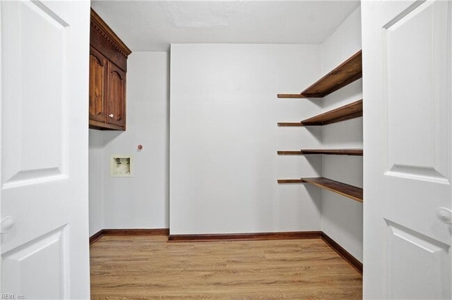 Building Photo - 725 Mill Landing Rd