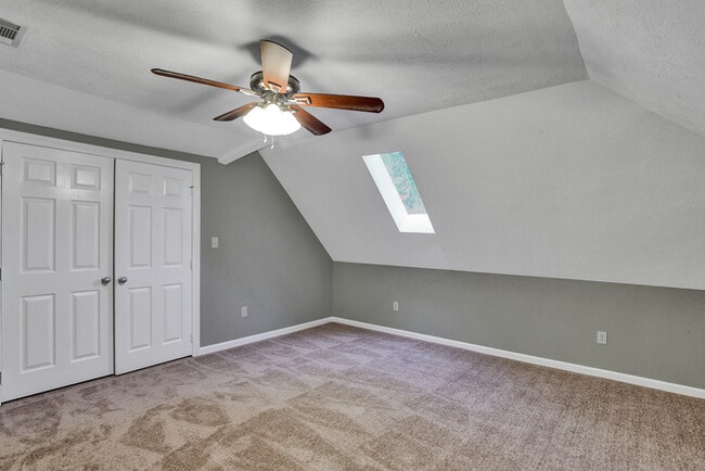 Building Photo - 404 Pine Brake Cir