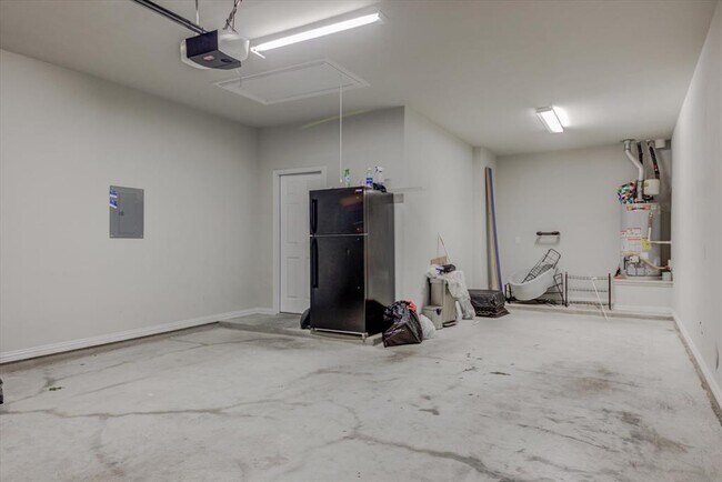 Building Photo - 216 Allegrini St