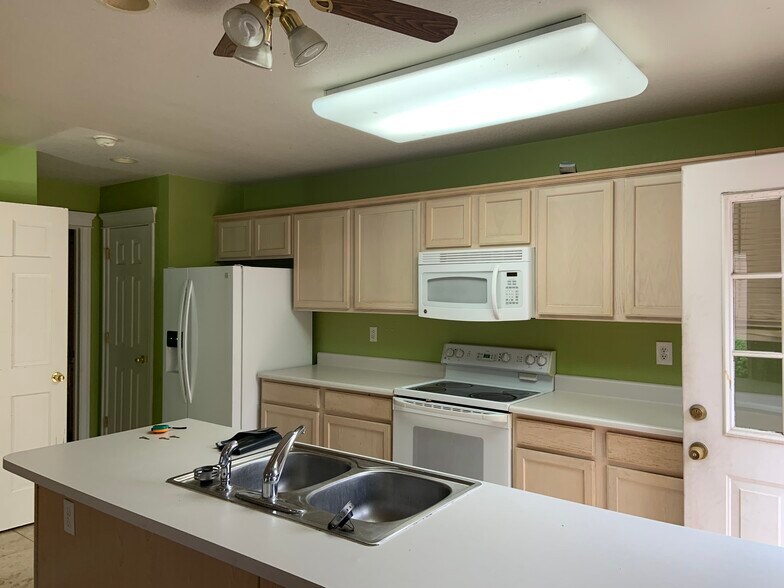 Building Photo - 12252 Bannock Cir