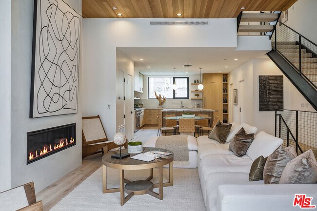 Building Photo - 610 S Van Ness Ave