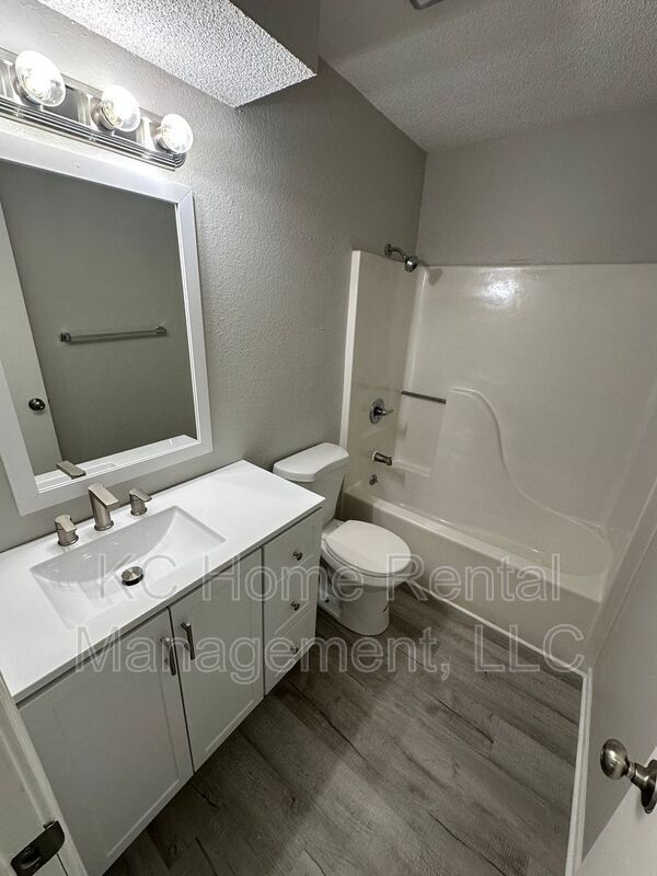 Building Photo - 812 Saddlewood St