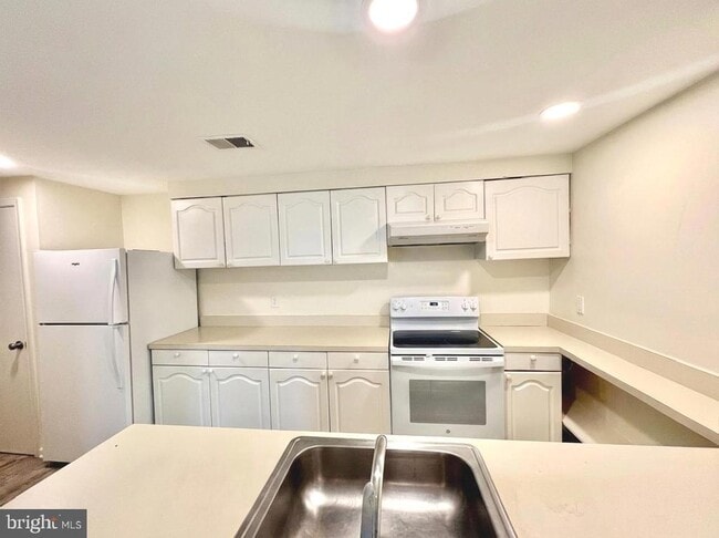 Building Photo - 4342 Pembrook Village Dr