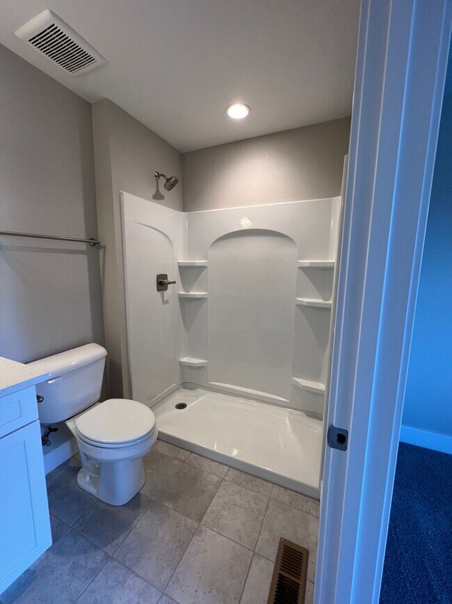 Building Photo - 2B/2B Berthoud Ranch Style Home Built with...