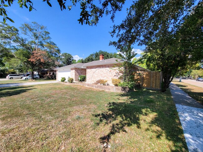 Building Photo - 18402 Tall Cypress Dr