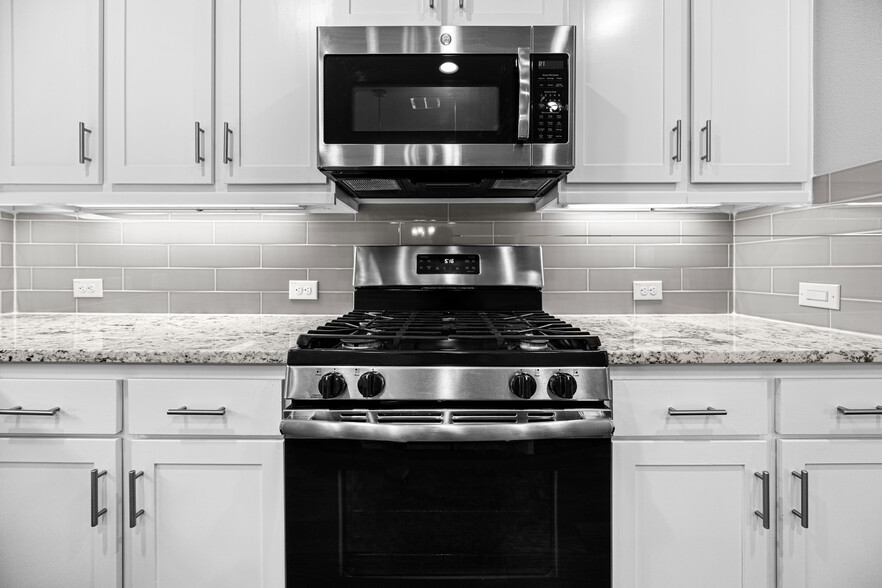 Building Photo - 1217 Pebblebrook Ln