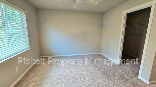 Building Photo - 6524 Yorktown Pl NE
