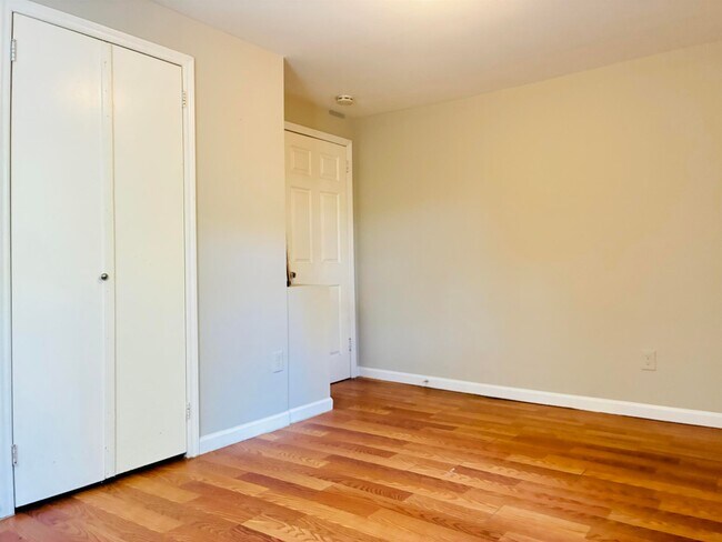Building Photo - 104 Plum Tree Ln