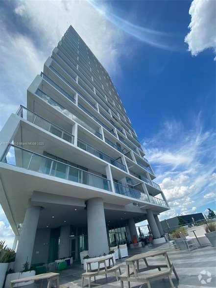 Building Photo - 2000 Metropica Wy