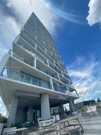 Building Photo - 2000 Metropica Wy