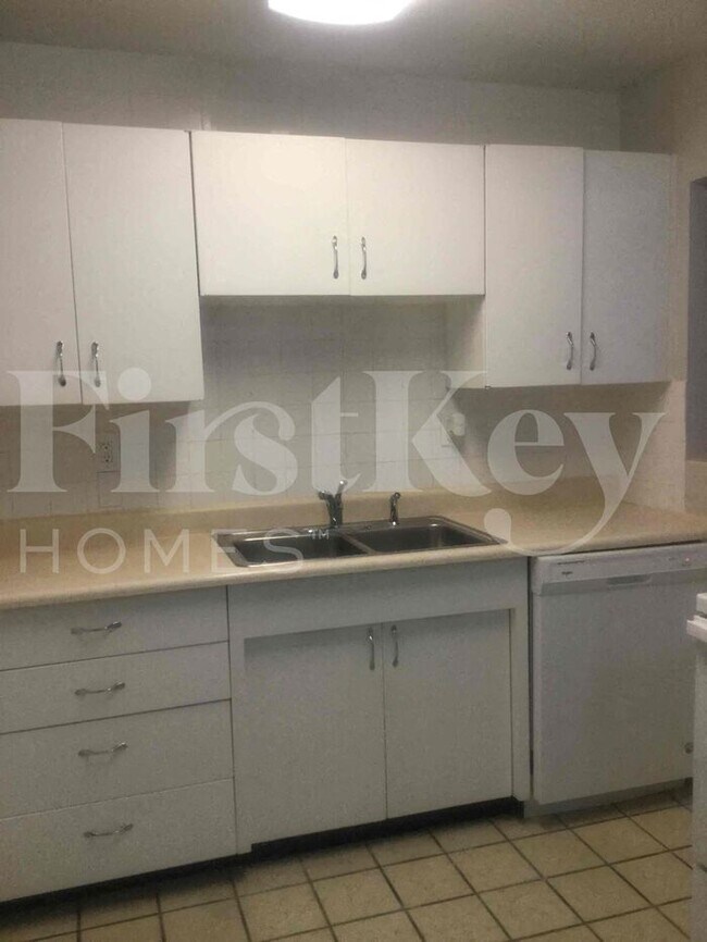 Building Photo - 609 Snowden Dr