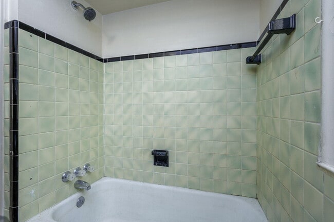 Building Photo - 6506 Memorial Ave