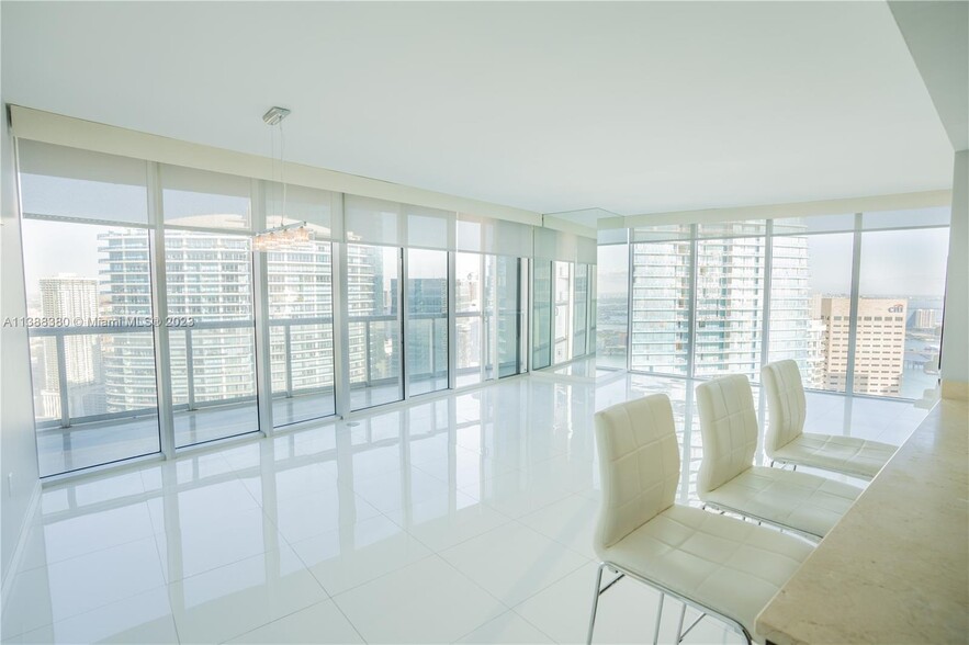 Primary Photo - 465 Brickell Ave