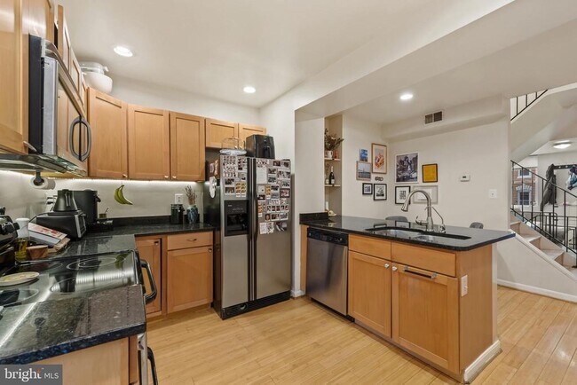 Building Photo - 1807 E Lombard St