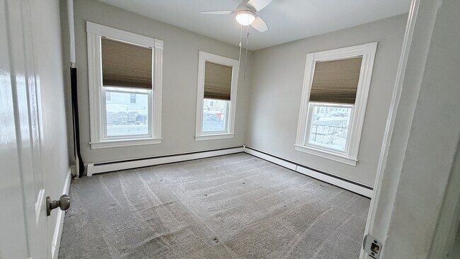 Building Photo - 554 Dubuque St