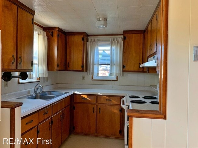 Building Photo - 3 br, 1 bath House - 870 Gilbert St.