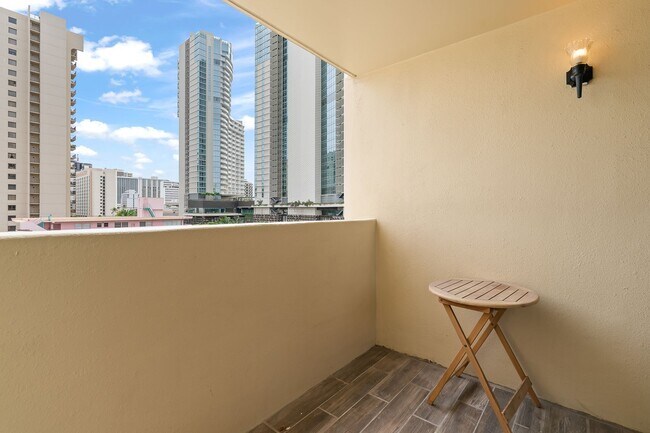 Building Photo - 2092 Kuhio Ave #906