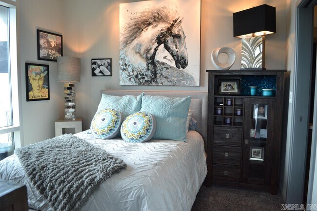 Building Photo - 315 Rock St