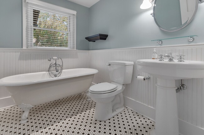 Building Photo - 518 South St