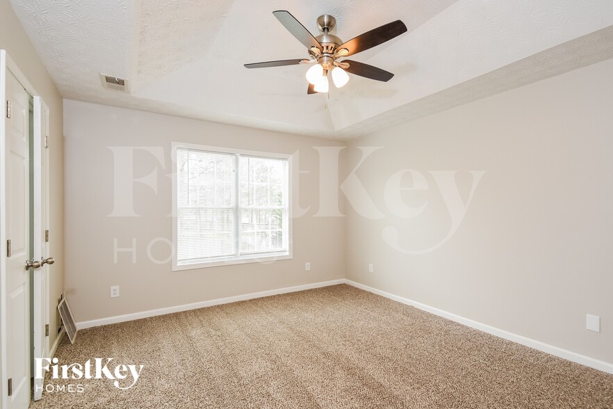 Building Photo - 12 Triangle Ln