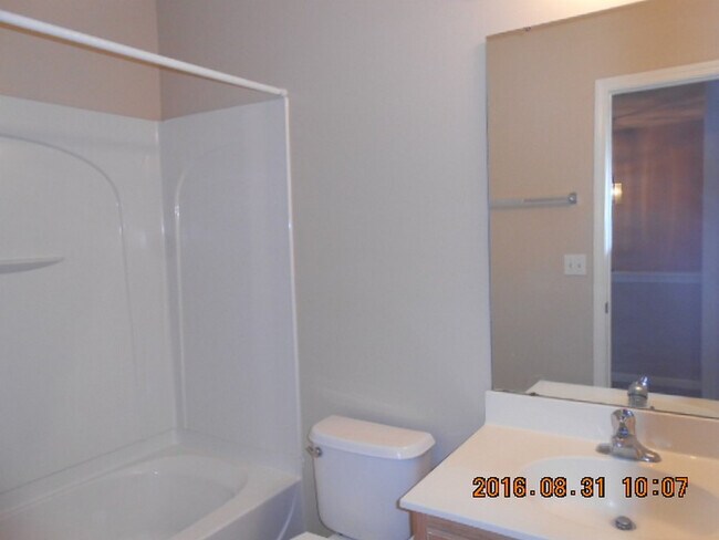 Building Photo - Renovated Three Bedroom Townhome in Townes of Buckwalter