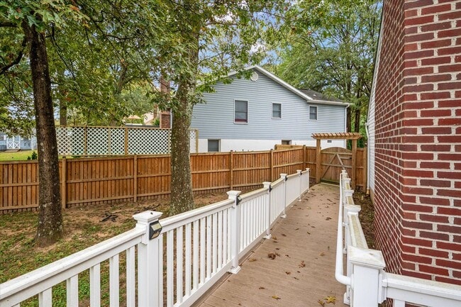 Building Photo - Charming Colonial in Elmhurst Station
