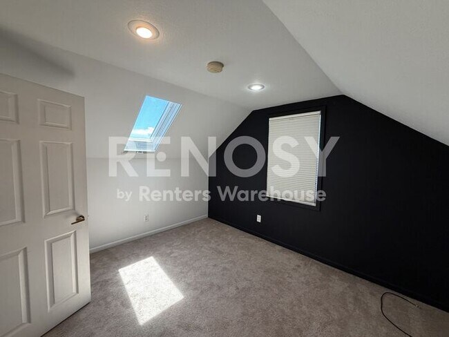 Building Photo - Availablae July 1st 4 Bedroom 2 Bath Single Family Home in Rochester