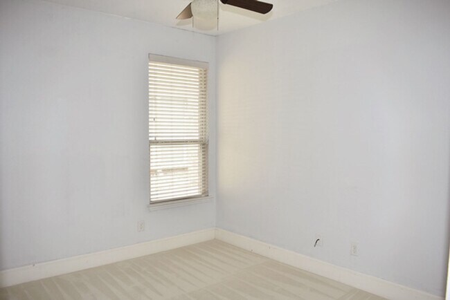 Building Photo - 10312 Colfax Dr