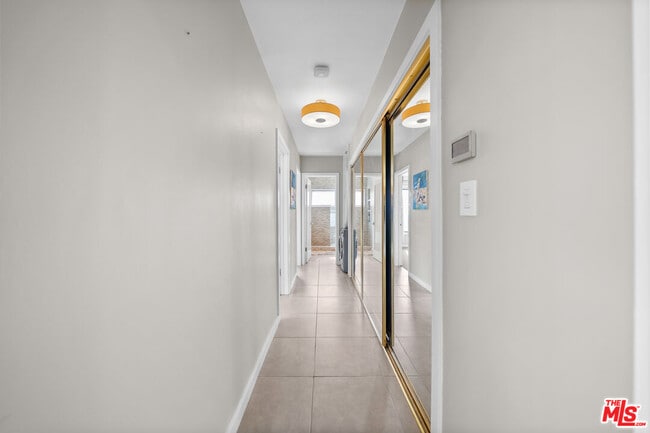 Building Photo - 1145 Larrabee St