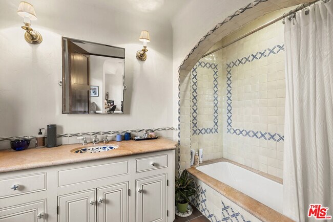 Building Photo - 361 Fordyce Rd