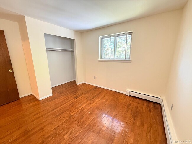 Building Photo - 95 Graywood Rd