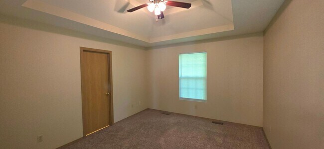 Building Photo - Close to Missouri State University! 3 Bedroom 2 Bathroom for $1295