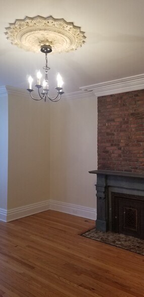 Building Photo - 11 N Clover St