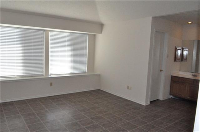 Building Photo - 2119 Fountain Dr