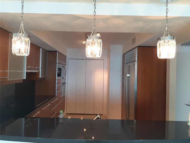 Building Photo - 1331 Brickell Bay Dr