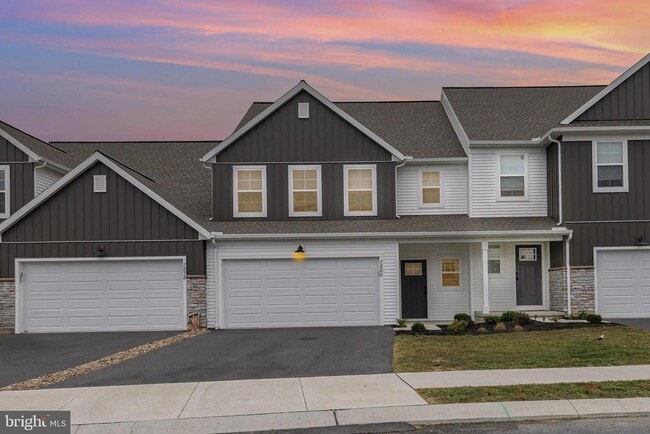 Building Photo - 7880 Briarwood Dr