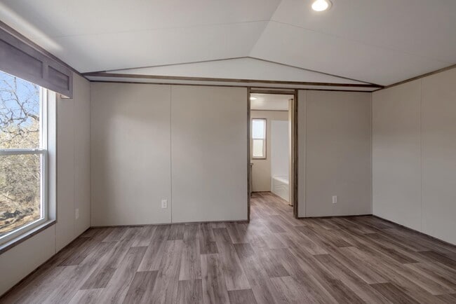 Building Photo - 105 E Briar Dr