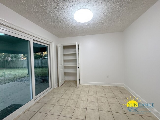 Building Photo - Beautiful 3 Bedroom Home in Fort Walton Be...