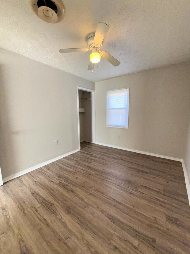 Building Photo - Charming & Newly Refreshed 3-Bedroom Ranch — Move-In Ready!