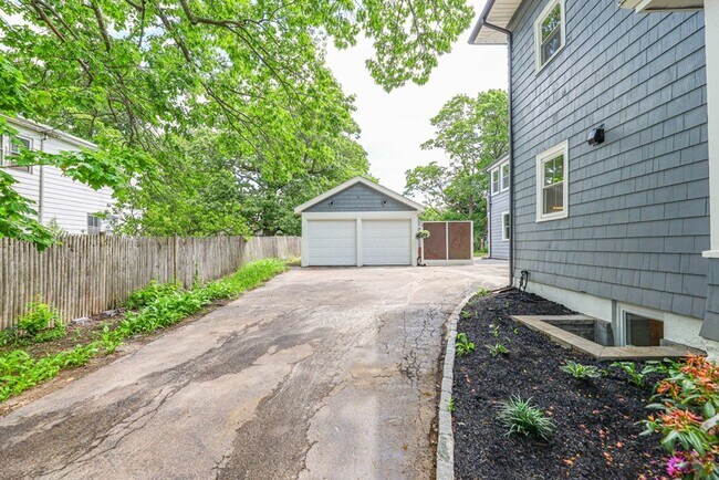 Building Photo - Modern 4bed 3 Bath with 3 parking